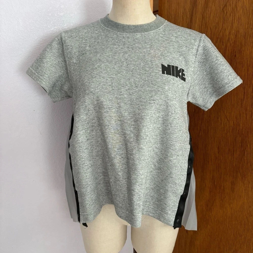 NIKE x SACAI sz XS Short Sleeve Tech Fleece Top Pleated Back Gray CV5716